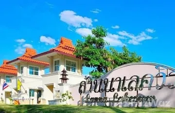Lanna Lakeview Chiang Mai in Talat Khwan, Chiang Mai