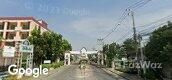 Vista de la calle of Butsarin Bang Bua Thong