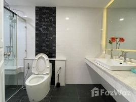 4 Bedroom House for sale at Preecha Romklao, Saen Saep