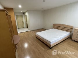 Studio Condo for rent at Silom Terrace, Si Lom