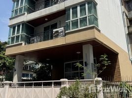 5 Bedroom Townhouse for sale in Bangkok, Suan Luang, Suan Luang, Bangkok