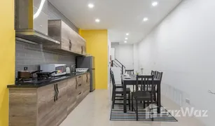 3 Bedrooms Townhouse for sale in Khlong Toei, Bangkok 