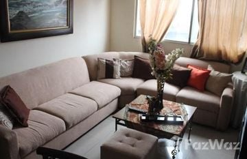 Center Town Guayaquil: Very Nice condo close to conveniences in Guayaquil, 과야