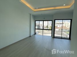 4 Bedroom Townhouse for sale in Huai Khwang, Bangkok, Sam Sen Nok, Huai Khwang