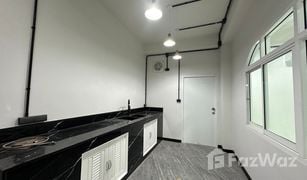 5 Bedrooms Townhouse for sale in Bang Bamru, Bangkok 