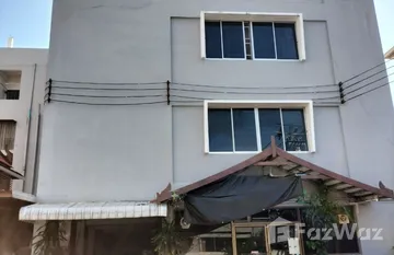 Somsri Apartment in Wong Sawang, Бангкок