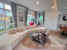 บ้านเดี่ยว 4 ห้องนอน ให้เช่า ในโครงการ มัณฑนา บางนา - วงแหวน, ดอกไม้