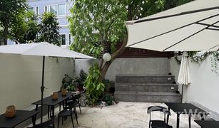 6 Bedrooms Townhouse for sale in Khlong Tan Nuea, Bangkok 