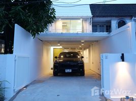 2 Bedrooms Townhouse for rent in Khlong Tan Nuea, Bangkok Mini Loft Townhouse for Rent in Pridi-Ekkamai