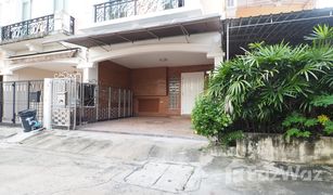 Дом, 3 спальни на продажу в Wang Thonglang, Бангкок Baan Klang Muang Grand De Paris Ratchada