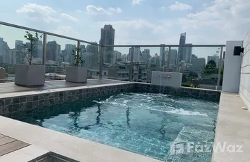 111 Residence Luxury in Khlong Tan Nuea, Бангкок