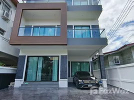 Maison 4 chambre à louer à Phra Khanong Nuea, Bangkok, Phra Khanong Nuea, Watthana, Bangkok, Thaïlande