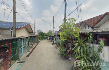 Moo Baan Orb-Boon in Bueng Bon, Pathum Thani