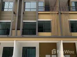 4 chambre Maison de ville à vendre à Sammakorn Avenue Chaiyapruek-Wongwaen., Lam Pho